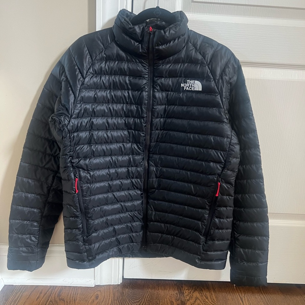 The North Face Men’s 800 Lightweight Down Puffer Jacket In Black.  Size Medium